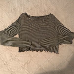 Long sleeve cropped shirt